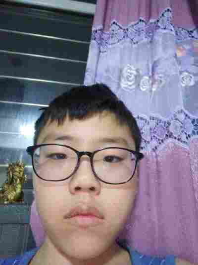 张梓博